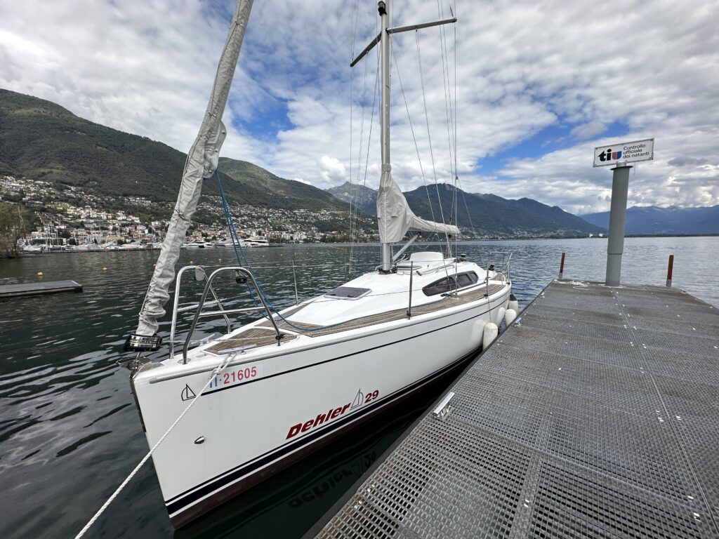 Dehler 29 Tramontana der SailCom am Steg