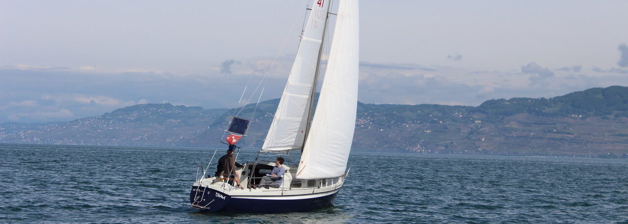 Sgeln auf dem Genfersee mit der SailCom. Boatsharing - Segelboot teilen.