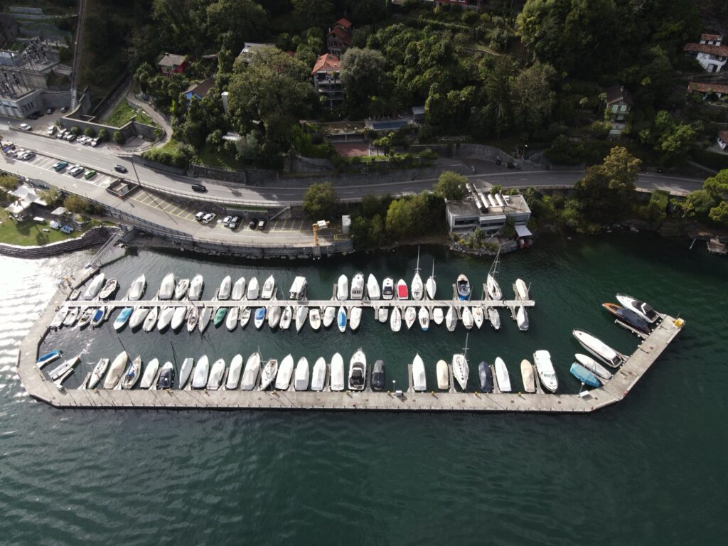 Der Hafen von Porto Ronco, Heimat der Tramontana, Dehler 29 der SailCom Boatsharing Genossenschaft