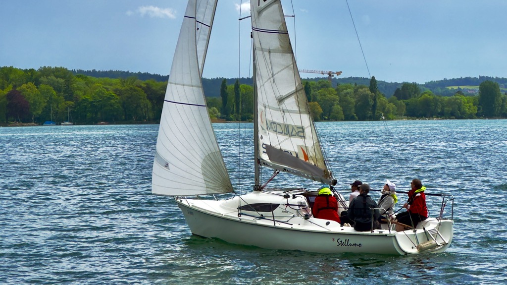 Die SailCom Surprise Stellumo auf dem Bielersee.